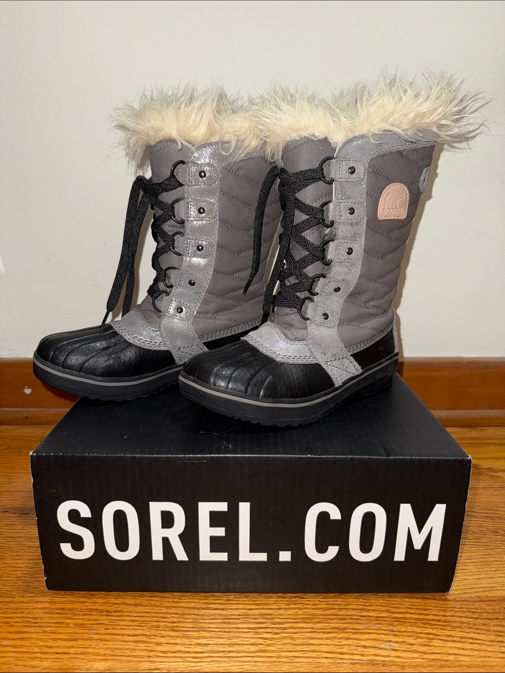Sorel Tofino II Kids Gray and Silver with Cream Faux-Fur Lace-Up Winter Boots